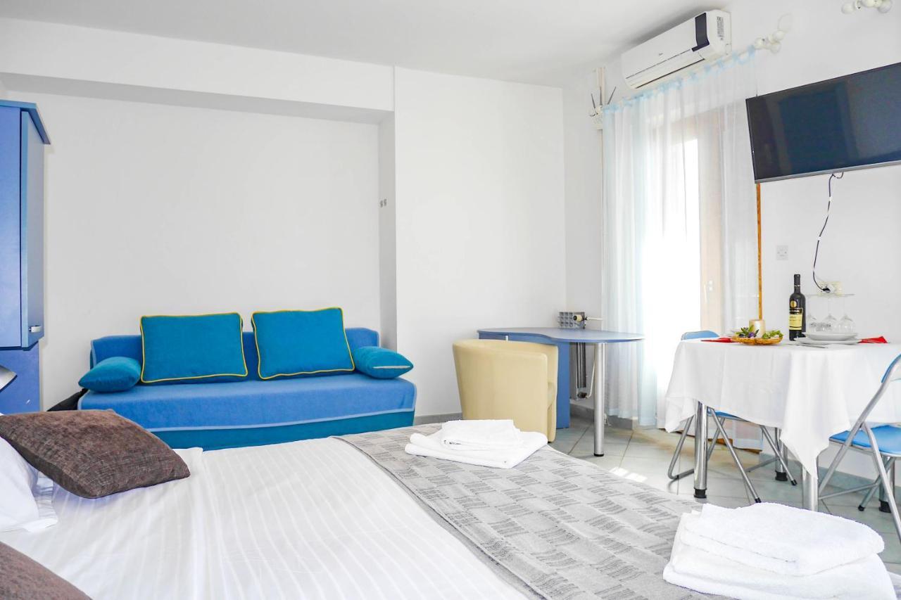 Apartments Beach Dugi Rat Exterior photo
