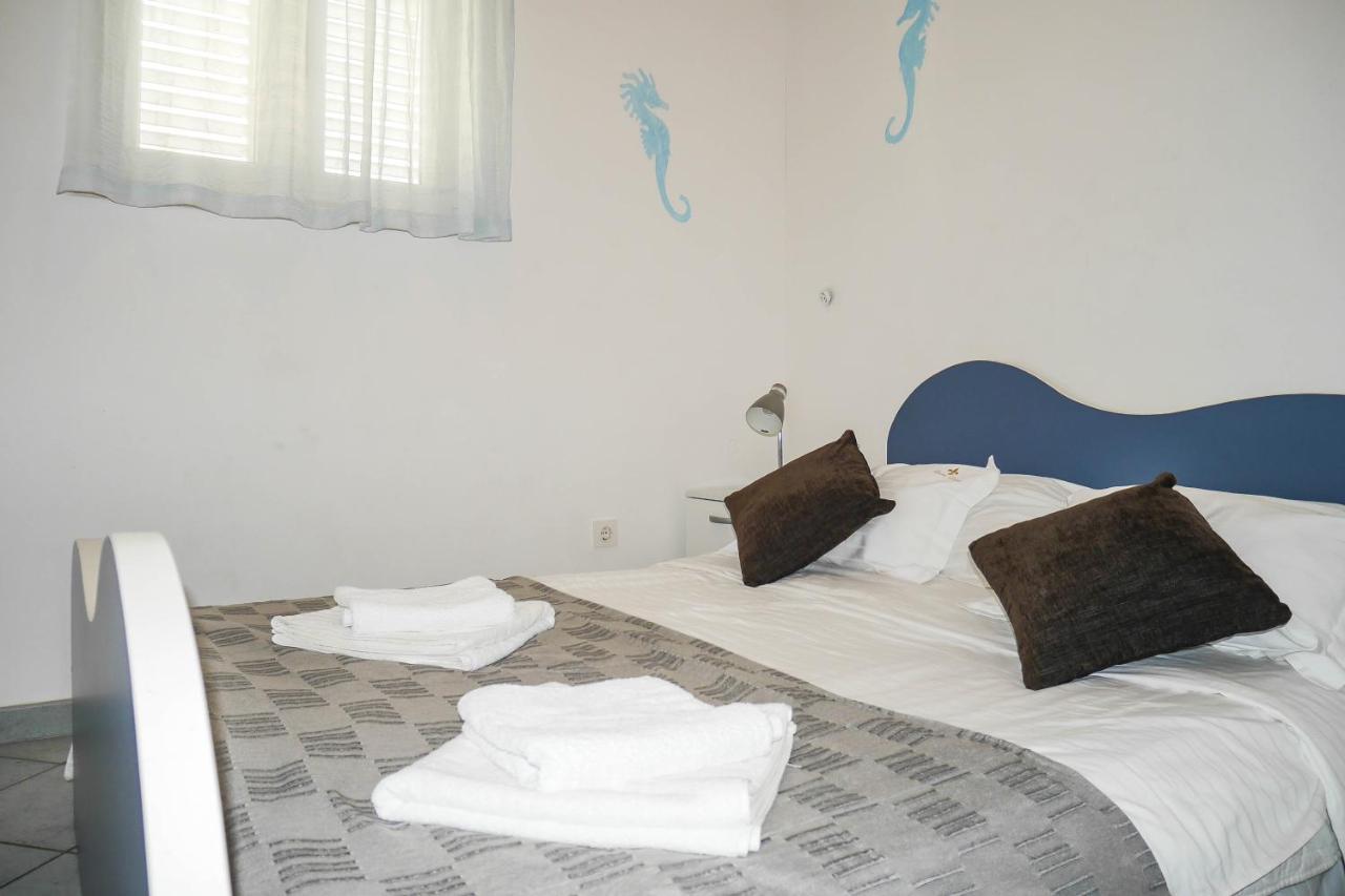 Apartments Beach Dugi Rat Exterior photo