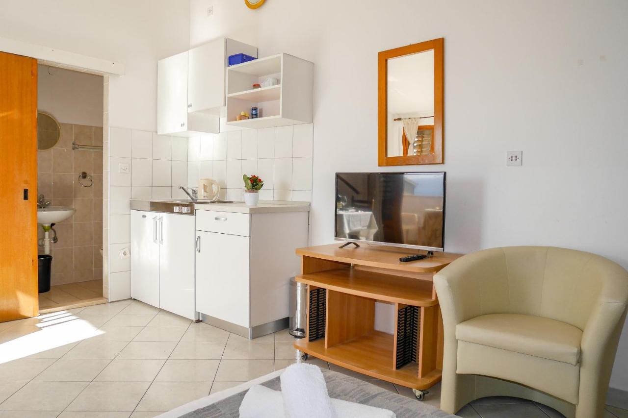 Apartments Beach Dugi Rat Exterior photo