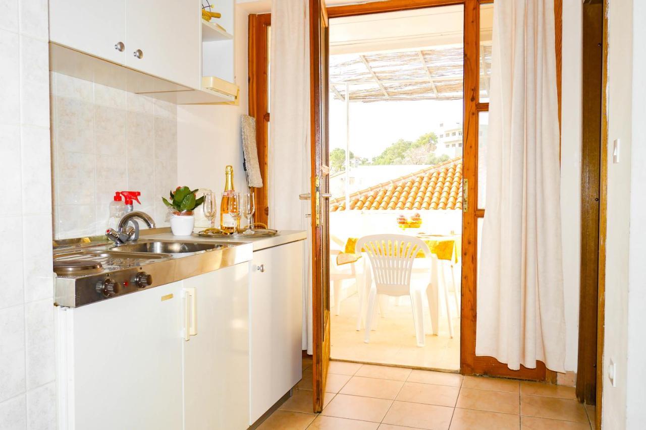 Apartments Beach Dugi Rat Exterior photo